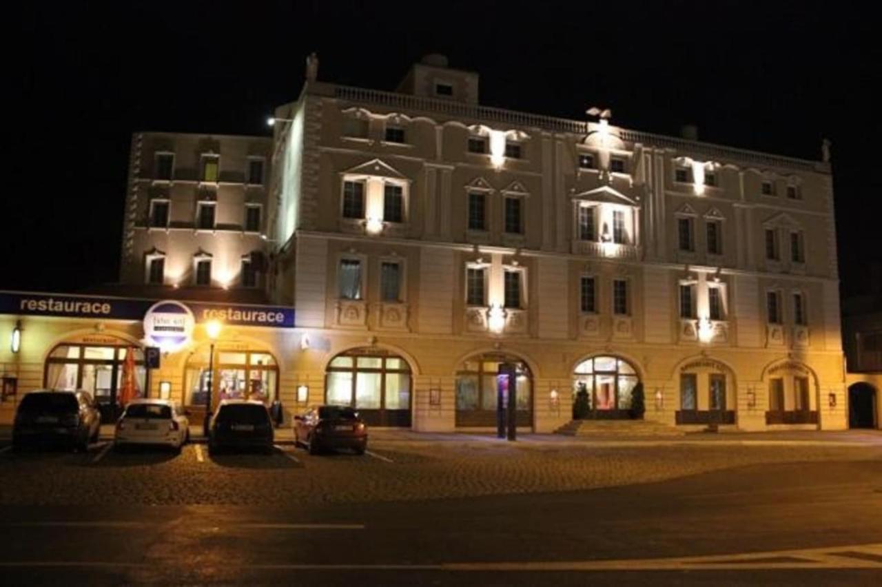 Hotel Cerny Orel Zatec Exterior photo